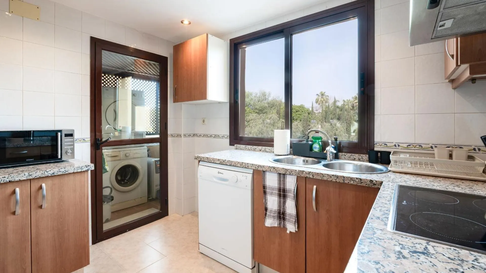 Lejlighed Amplio Apartamento De 3 Dormitorios Junto A La Playa, Costalita, Estepona