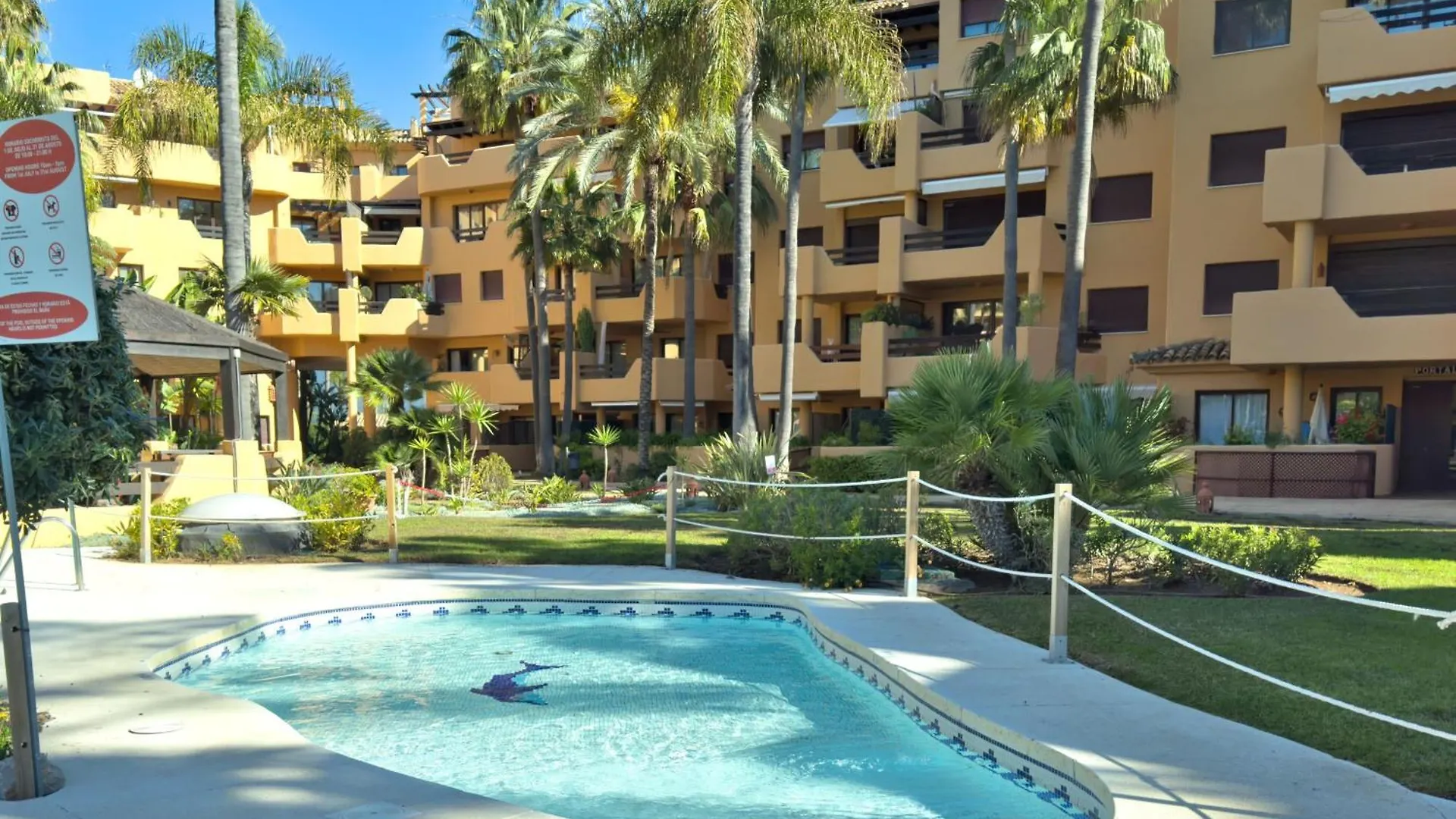 Amplio Apartamento De 3 Dormitorios Junto A La Playa, Costalita, Estepona Spanien
