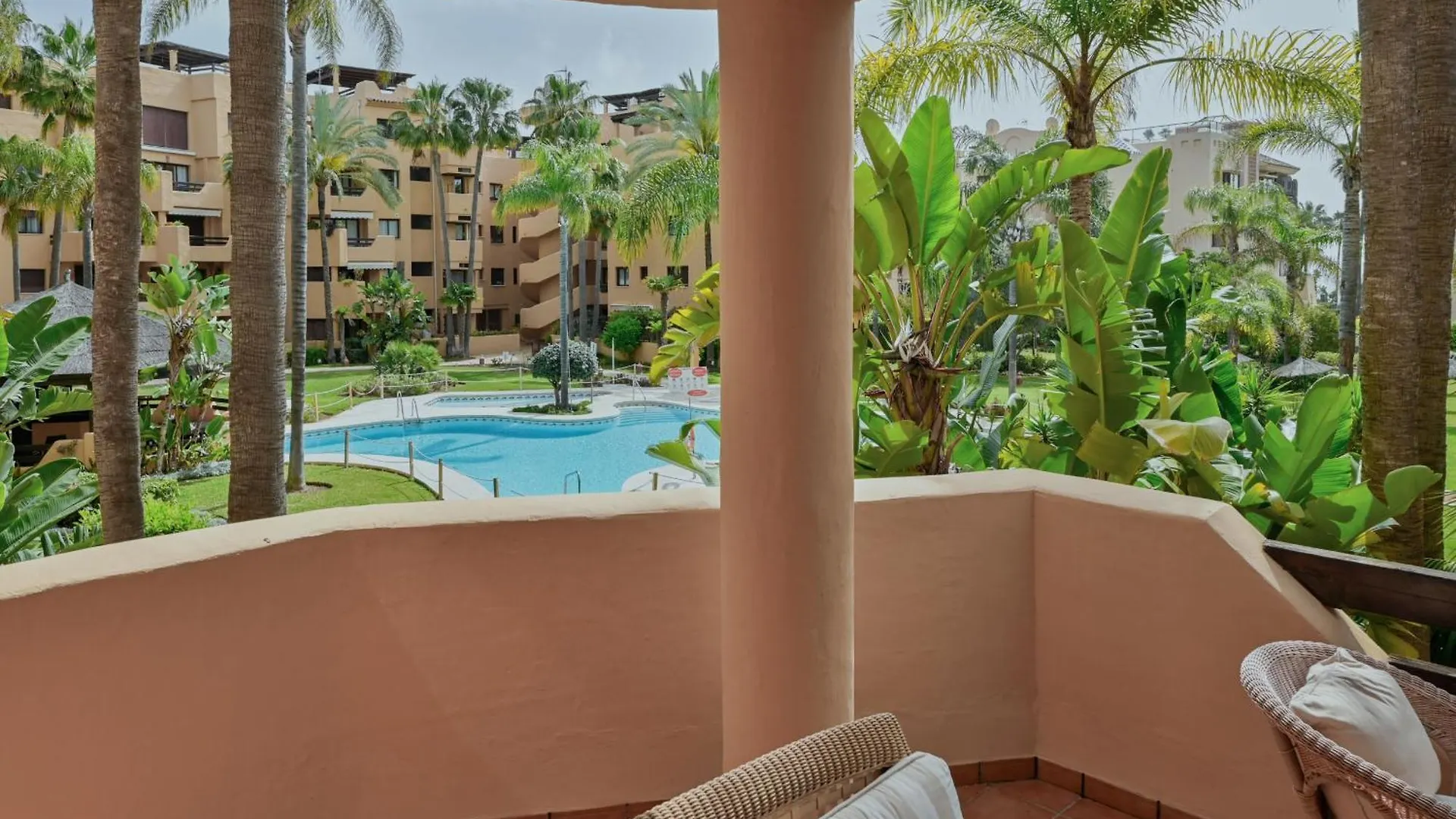 Amplio Apartamento De 3 Dormitorios Junto A La Playa, Costalita, Estepona 0*,